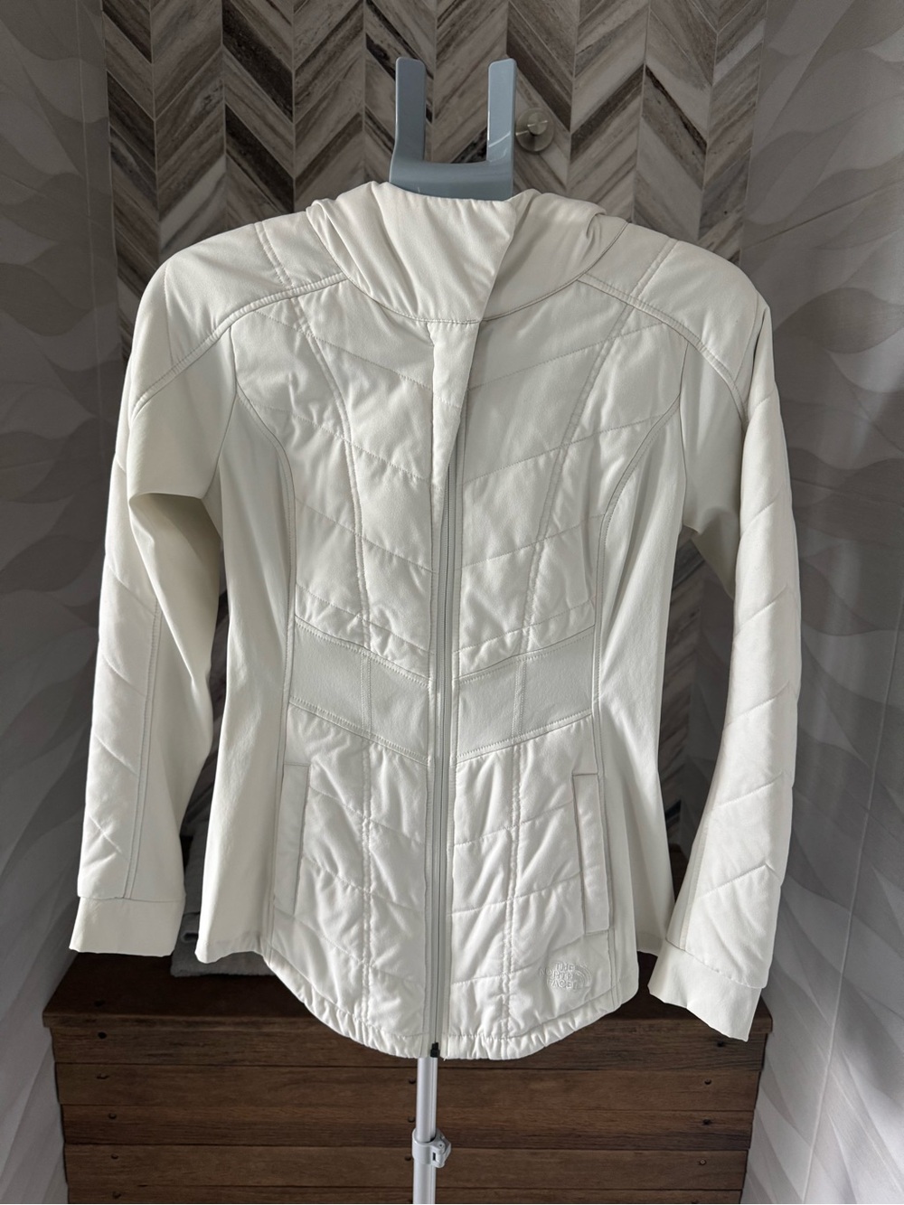 The North Face Women's Cream Light Weight Hooded Jacket Small